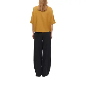 Blusa fluida de mangas cortas en lino mezclado con cuello de camisa mujer s.Oliver image-5