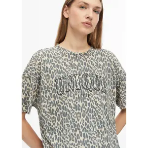 T-shirt z nadrukiem na przodzie luźny krój okrągły dekolt oversize damski s.Oliver image-3