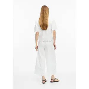 Blusa leve em bordado inglês com gola de babados e franzidos mulher s.Oliver image-4