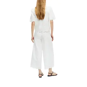 Blusa leve em bordado inglês com gola de babados e franzidos mulher s.Oliver image-5