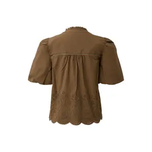 Blusa leve em bordado inglês com gola de babados e franzidos mulher s.Oliver image-1