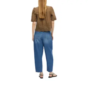 Blusa leve em bordado inglês com gola de babados e franzidos mulher s.Oliver image-5