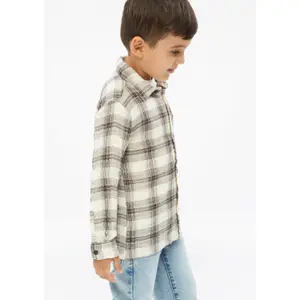 Camisa de franela a cuadros de corte recto con bolsillos en el pecho para niño s.Oliver image-5