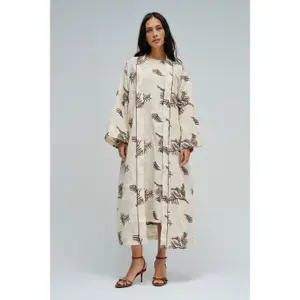 Embroidered Women's Kimono Salsa Jeans image-1