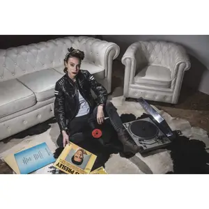 Casaco de motociclista de couro para mulheres Segura funky image-2