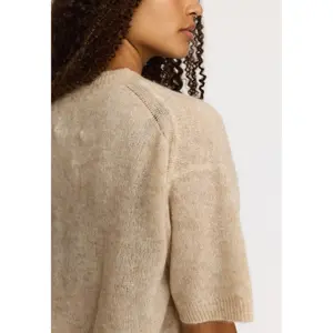 Women's short-sleeved sweater Selfhood image-4