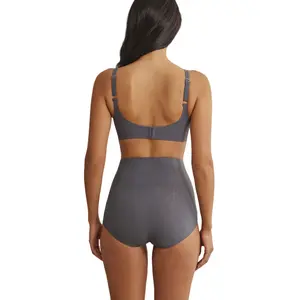 Women's plunging moulded triangle bra with removable cups Selmark One image-2