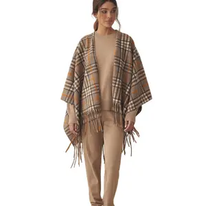 Poncho woman Selmark Cuadros Complementos image-1