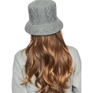 Damska czapka na drutach Selmark PC1 Style ADD image-1