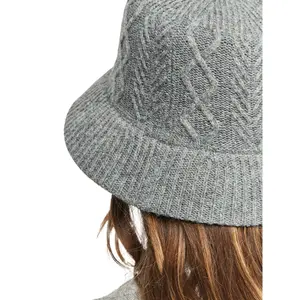 Damska czapka na drutach Selmark PC1 Style ADD image-4