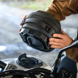 Sacoche de réservoir moto extensible Shad Click System Tenere 700 World Rally image-4