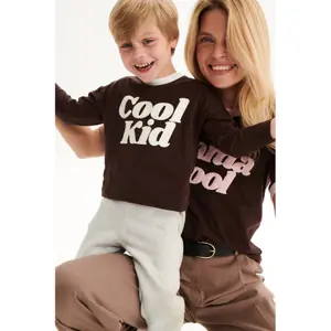T-shirt manches longues enfant She is Sunday Cool kid image-3