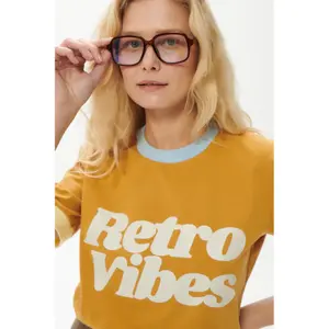 Women's T-shirt She is Sunday Retro Vibes image-3