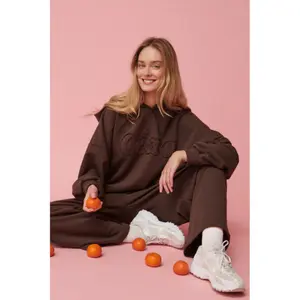 Hoodie Damen She is Sunday Bronco image-2