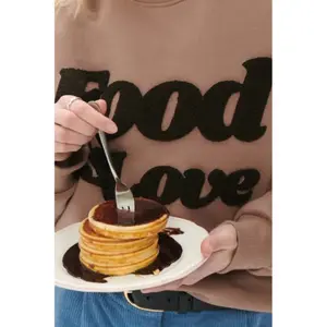 Sweatshirt woman She is Sunday Food Is Love image-4