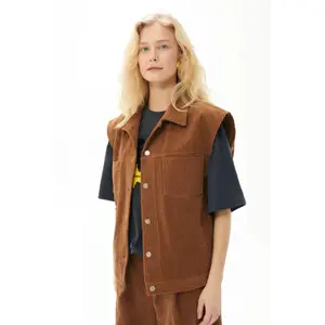 Sleeveless jacket for women She is Sunday Sierra image-4