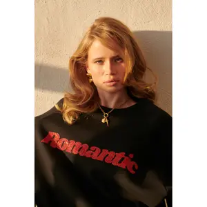 Sweatshirt woman She is Sunday Romantic image-5