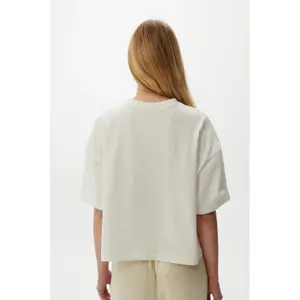 Women's T-shirt She is Sunday Perla image-3