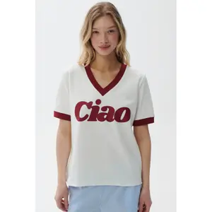 V-neck T-shirt She is Sunday Ciao image-1