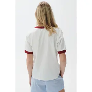 V-neck T-shirt She is Sunday Ciao image-5