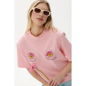 Women's T-shirt She is Sunday First Kiss image-3