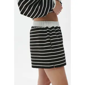 Women's shorts She is Sunday Dolores image-2