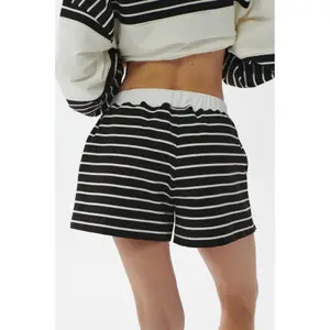 Women's shorts She is Sunday Dolores image-3