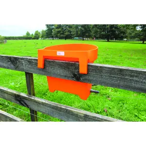 Cubo biberón ternera 6 tetinas Shoof image-1