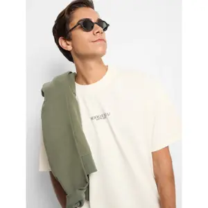 T-Shirt mit lockerer Passform und Museum-Motiv Silbon image-6