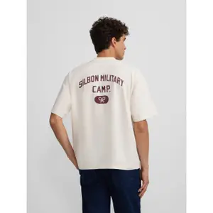 T-Shirt mit militärischem Camp-Muster in spezieller Passform Silbon image-4
