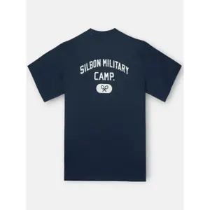 T-Shirt mit militärischem Camp-Muster in spezieller Passform Silbon image-1