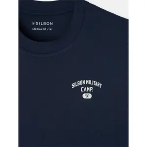 T-Shirt mit militärischem Camp-Muster in spezieller Passform Silbon image-2