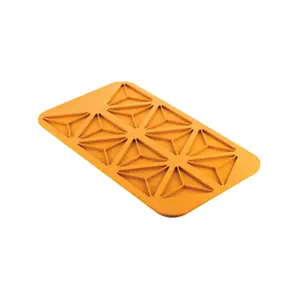 Silicone mold Silikomart Triangolo 3.0 image-1