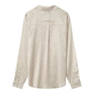 Camisa de satén con monograma Sixth June image-2