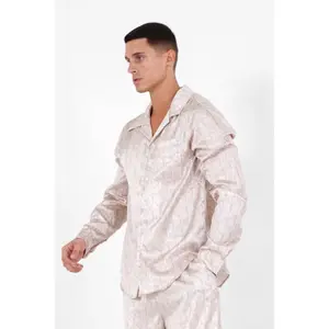 Camisa de satén con monograma Sixth June image-4