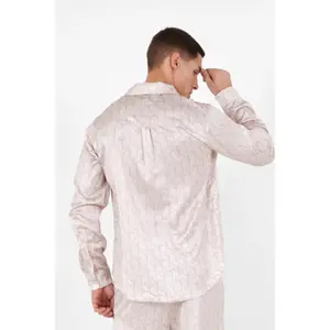 Camisa de satén con monograma Sixth June image-3