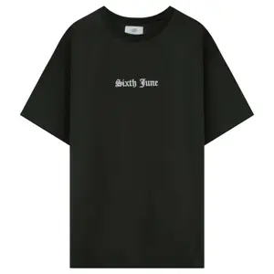 Oversized T-shirt Sixth June Gothic Letters image-0