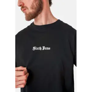 Camiseta Sixth June Crew image-3