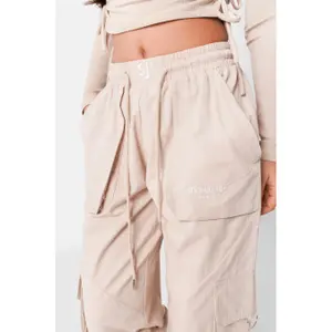 Calças cargo com iniciais para mulher Sixth June image-3