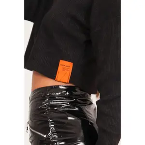 Suéter corto ligero de cuello alto para mujer Sixth June image-4