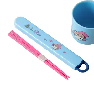 Baguette con scatola Skater Ponyo sur la falaise Ponyo dans la mer image-0