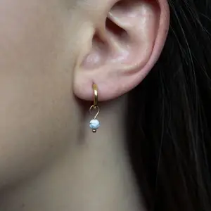 Hoop earrings with Howlite stones for women Sloya Serena image-2