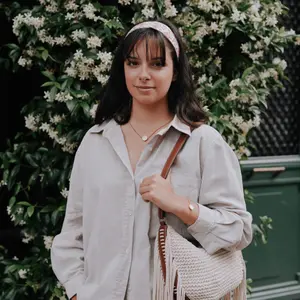 Colar e pulso em pedras de Howlite para mulher Sloya Hexalia image-5