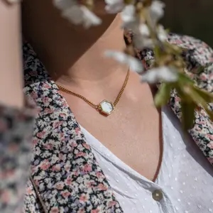 Colar e pulso em pedras de Howlite para mulher Sloya Hexalia image-6