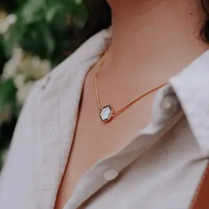 Howlite stone necklace for women Sloya Hexalia image-5
