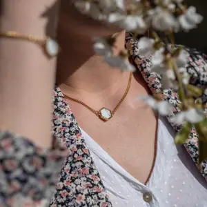 Howlite stone necklace for women Sloya Hexalia image-6