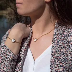 Colar e pulso em pedras de Howlite para mulher Sloya Hexalia image-2