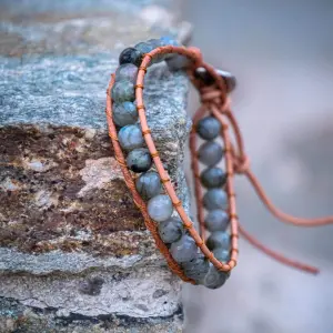 Labradorite stone and genuine leather bracelet for women Sloya Facelia image-2