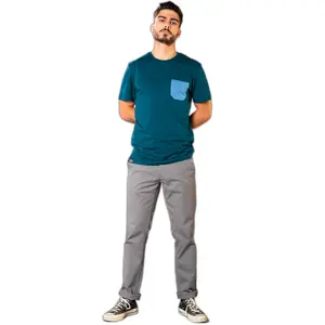 Camiseta con bolsillo monocromática Snap Climbing image-1