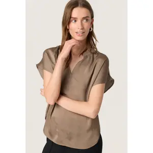 Γυναικείο T-shirt Soaked in Luxury Paris image-3